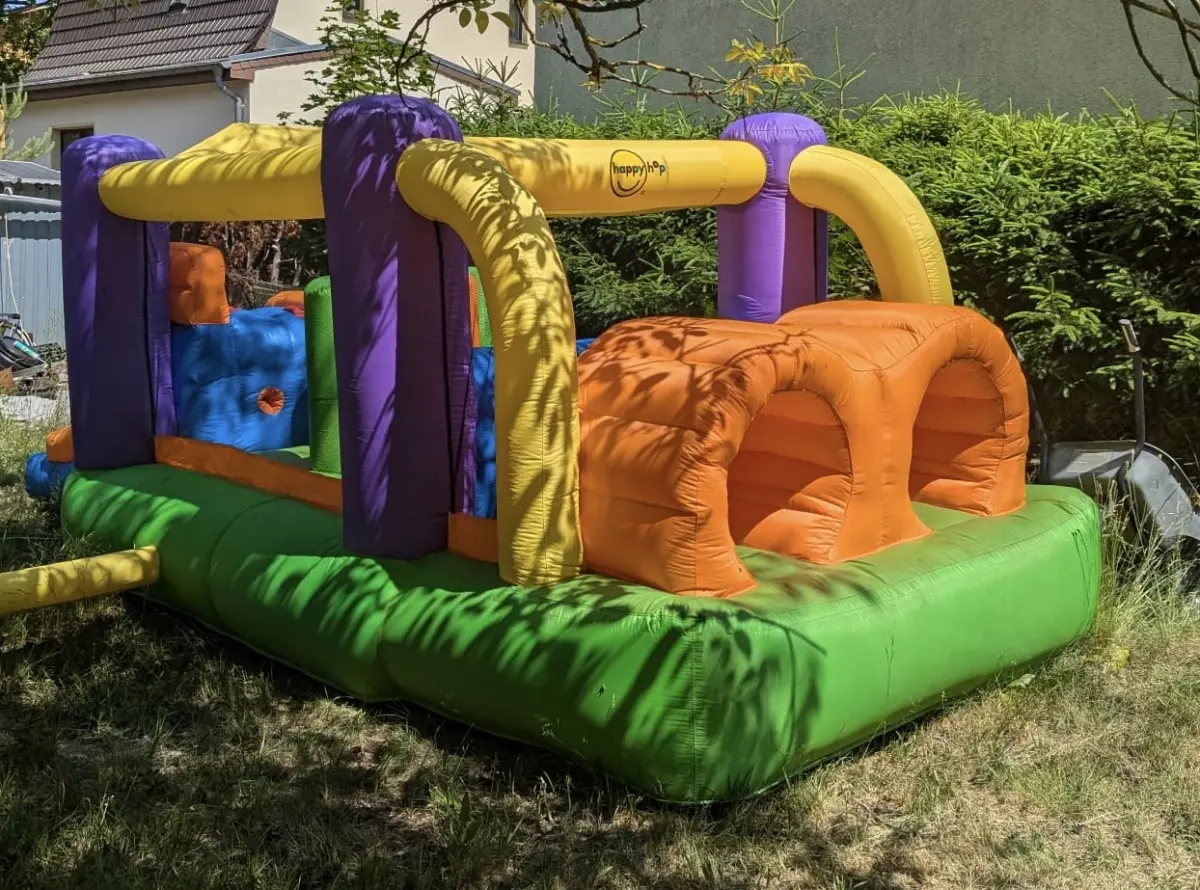 Parkourstrecke mit Rutsche